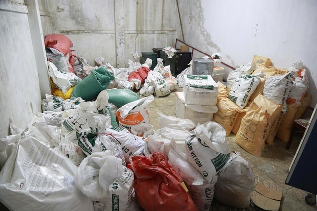 Ngụy trang hàng tiêu dùng, tuồn pháo nổ đi khắp nơi trước Tết- Ảnh 2.