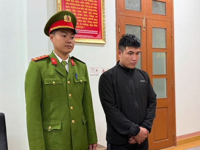 Bắt kẻ dùng đũa đâm tới tấp vào mặt tài xế taxi- Ảnh 1.