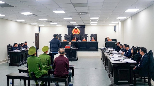 Cựu lãnh đạo Ban QLDA Đắk Lắk hầu tòa vì điều chỉnh tiêu chí chấm thầu cho doanh nghiệp- Ảnh 3.