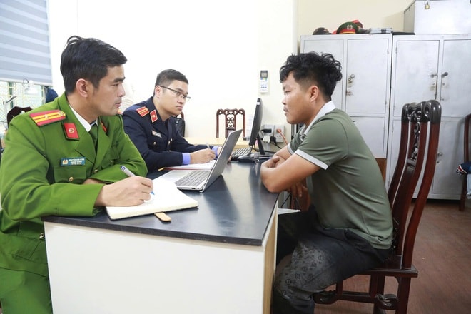 Ngụy trang hàng tiêu dùng, tuồn pháo nổ đi khắp nơi trước Tết- Ảnh 3.