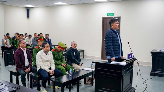 Nhận hối lộ hơn 5 tỷ đồng, cựu Giám đốc Ban QLDA tỉnh Đắk Lắk bị đề nghị 9-10 năm tù- Ảnh 2. Nhận hối lộ hơn 5 tỷ đồng, cựu Giám đốc Ban QLDA tỉnh Đắk Lắk bị đề nghị 9-10 năm tù- Ảnh 2.