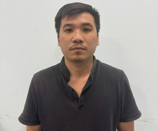 Nam hành khách bị khởi tố khi đánh tài xế, đập phá ô tô do mâu thuẫn- Ảnh 2.