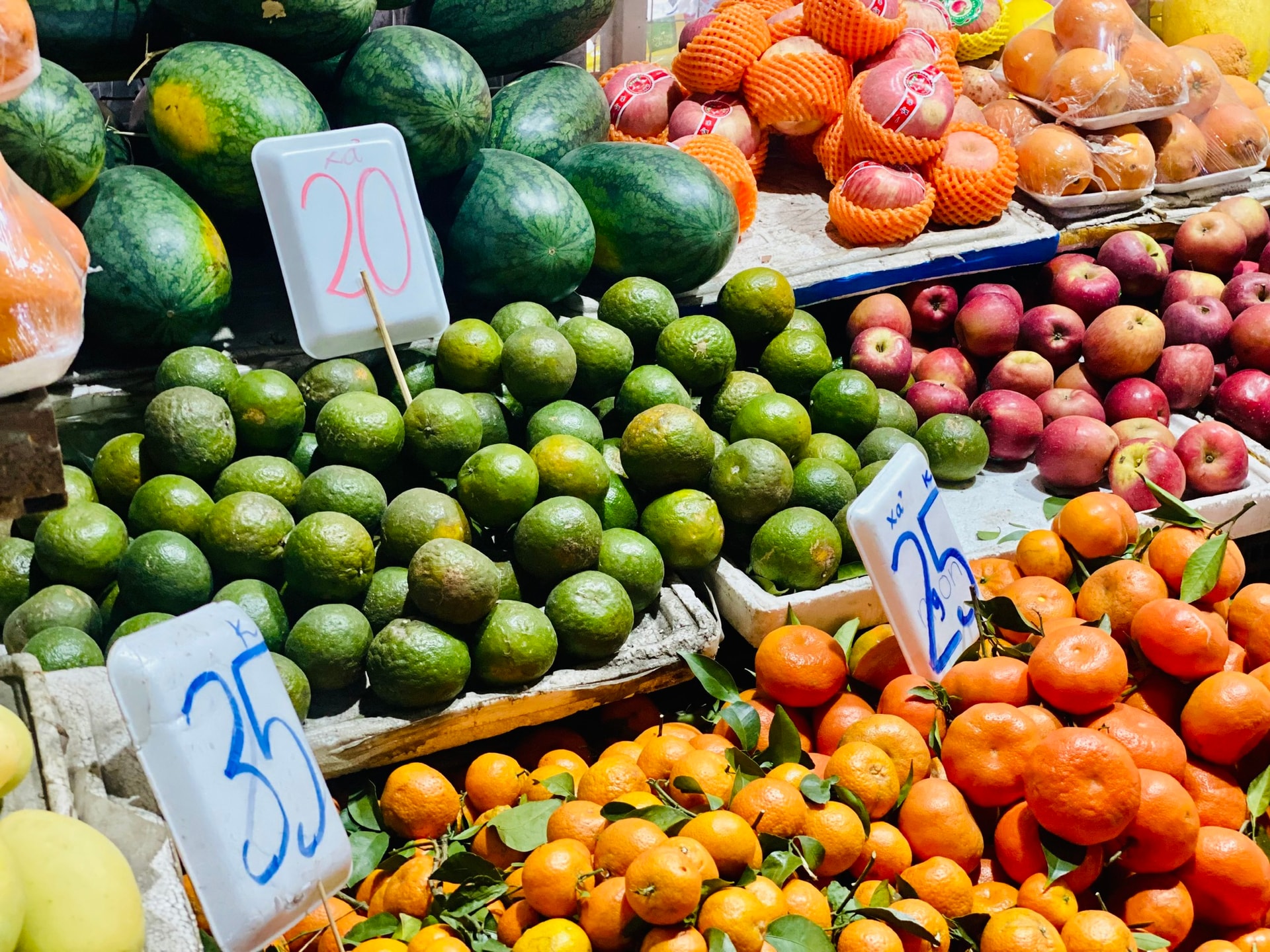 Một loại cam Việt giúp tăng đề kháng đang bán đầy chợ giá chỉ vài nghìn đồng/kg- Ảnh 2.