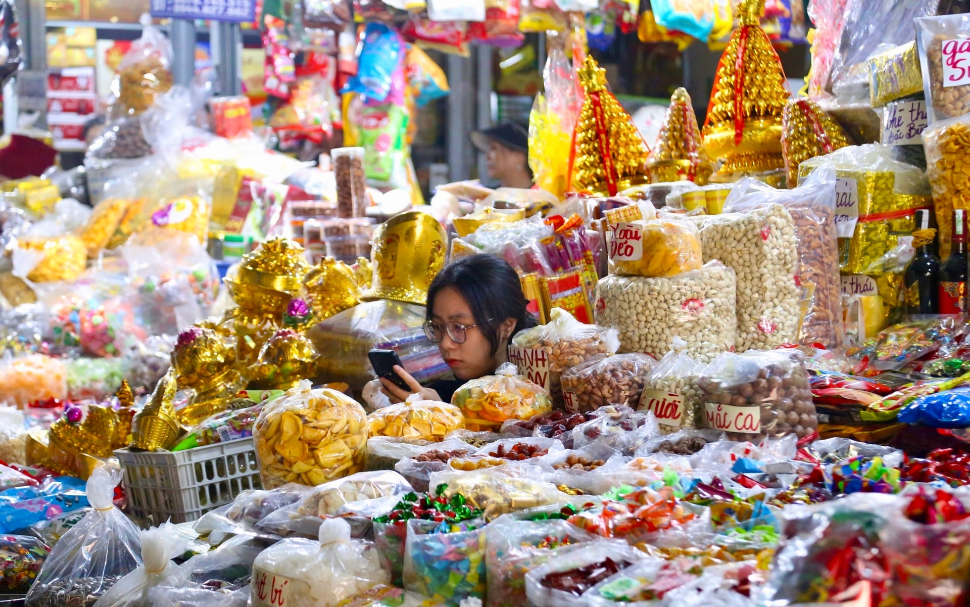Cao điểm kiểm tra buôn lậu, hàng giả dịp cuối năm và Tết Nguyên đán ở Nghệ An- Ảnh 1.