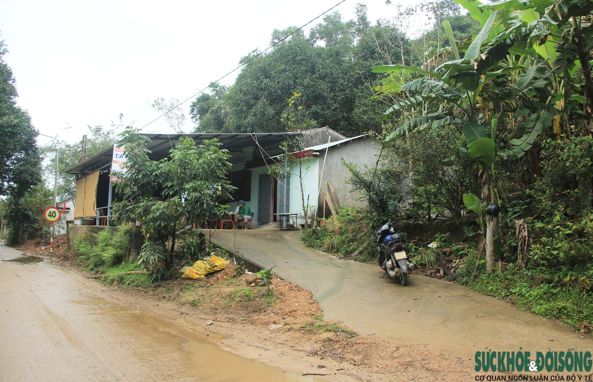 Những giấc ngủ chập chờn dưới chân núi sạt- Ảnh 1.