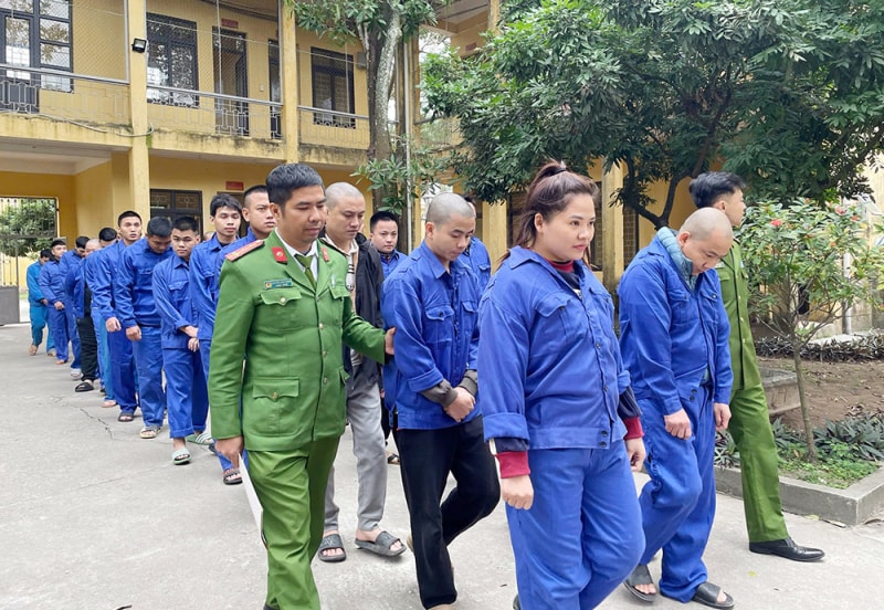 Triệt phá đường dây lừa đảo và đánh bạc trực tuyến hơn 9000 tỷ đồng- Ảnh 3. Triệt phá đường dây lừa đảo và đánh bạc trực tuyến hơn 9000 tỷ đồng- Ảnh 3.