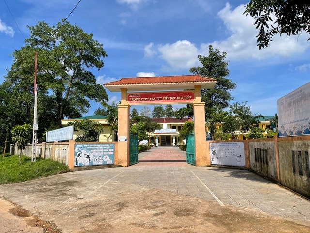 Vụ 40 học sinh ở Quảng Trị nhập viện: Trường có lãnh đạo mới sau khi hiệu trưởng và hiệu phó bị cách chức- Ảnh 1.