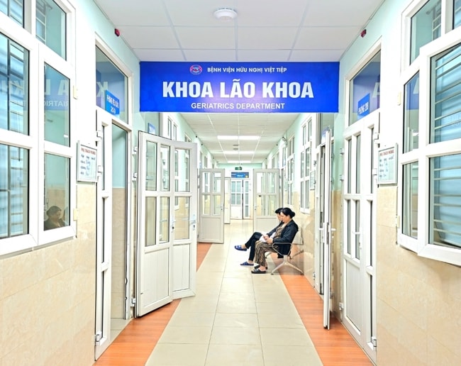 Bệnh viện Hữu nghị Việt Tiệp thành lập khoa Lão khoa, nâng cao chăm sóc sức khỏe người cao tuổi- Ảnh 2.