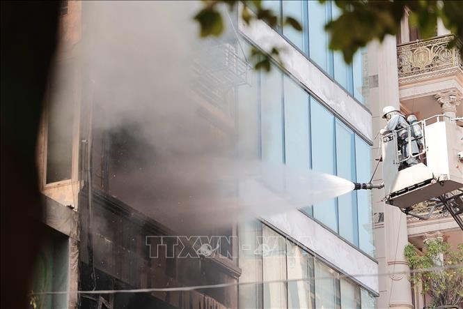 Thăm hỏi, hỗ trợ gia đình người bị nạn tại vụ cháy phường Hà Đông- Ảnh 1.