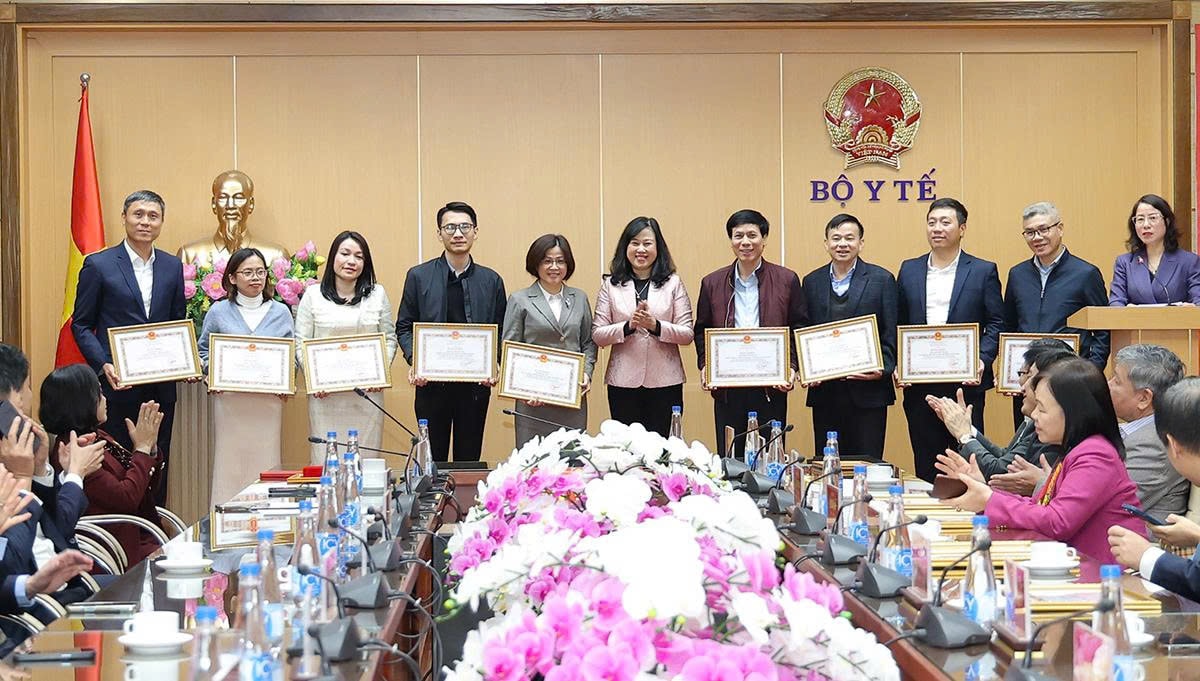 Năm 2025 đánh dấu bước hoàn thiện quan trọng về thể chế cho công tác bảo vệ, chăm sóc và nâng cao sức khỏe Nhân dân - Ảnh 4.