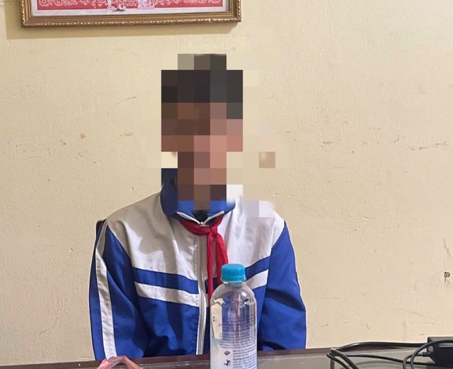 Công an làm việc với nam sinh lớp 7 đăng tải nội dung bạo lực, giết người để 'câu view'- Ảnh 1.