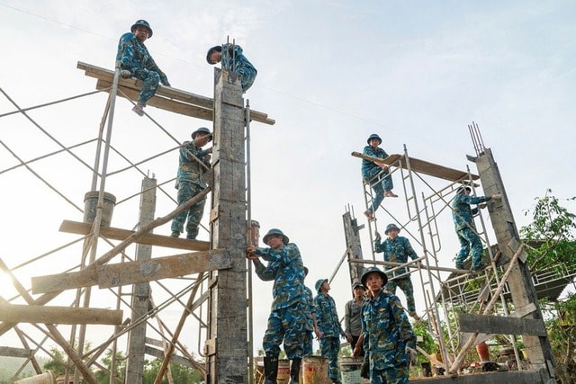 'Chiến dịch Quang Trung': Thần tốc dựng lại nhà cho người dân vùng lũ, quyết tâm về đích trước 15/1/2026- Ảnh 2.