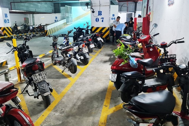 Cần thiết phải xây dựng tiêu chuẩn cho nơi để xe điện trong chung cư- Ảnh 1.