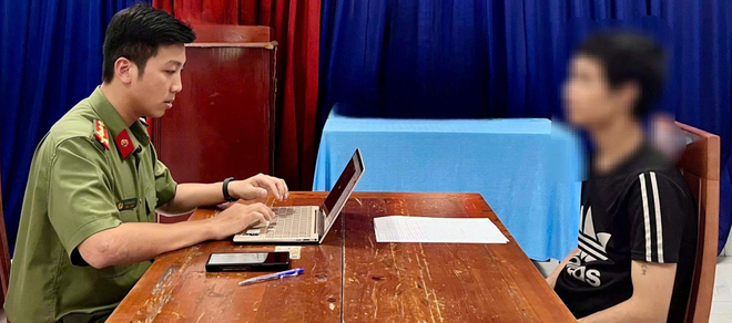 Dùng AI tạo tin giả 'MC Quyền Linh bị bắt tạm giam', 2 đối tượng bị xử phạt- Ảnh 1.