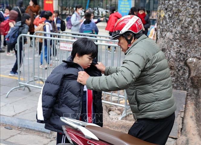 Hà Nội chủ động ứng phó rét đậm, rét hại, bảo đảm sức khỏe cho học sinh- Ảnh 1. Hà Nội chủ động ứng phó rét đậm, rét hại, bảo đảm sức khỏe cho học sinh- Ảnh 1.
