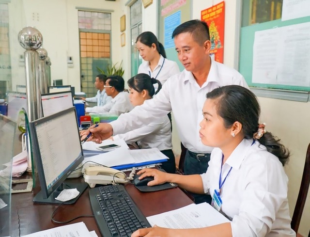 Chính thức 'chốt' tỷ lệ công chức theo vị trí việc làm ở cấp bộ, tỉnh và xã- Ảnh 1.