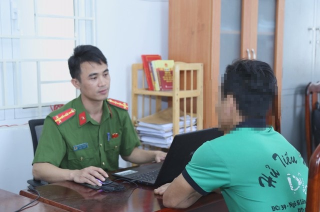 Đồng Nai: Bắt tạm giam người đàn ông dâm ô cháu của vợ- Ảnh 1.