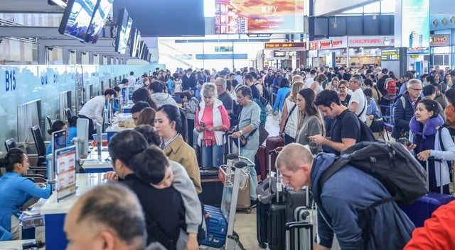 Hàng không Việt Nam triển khai các giải pháp phục vụ cao điểm Tết và Đại hội XIV- Ảnh 2.