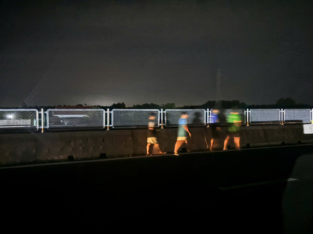 Hành vi tưởng vô hại của trẻ em tiềm ẩn nguy cơ tai nạn giao thông nghiêm trọng- Ảnh 2.