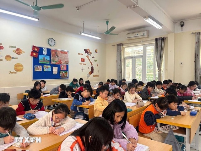 Nhiều trường học Hà Nội lùi giờ vào lớp đảm bảo sức khỏe cho học sinh- Ảnh 1. Nhiều trường học Hà Nội lùi giờ vào lớp đảm bảo sức khỏe cho học sinh- Ảnh 1.