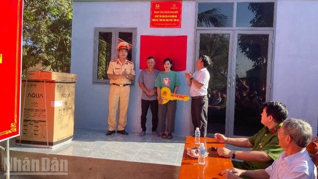 Thủ tướng yêu cầu kịp thời hỗ trợ ti vi, tủ lạnh cho hộ dân vùng thiên tai- Ảnh 1. Thủ tướng yêu cầu kịp thời hỗ trợ ti vi, tủ lạnh cho hộ dân vùng thiên tai- Ảnh 1.