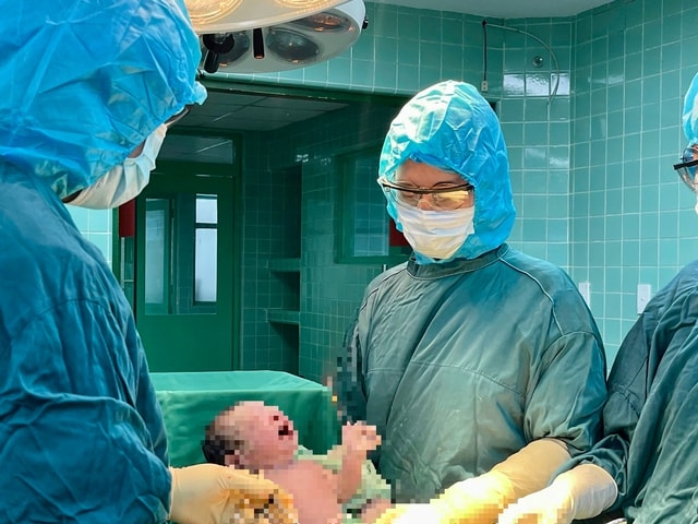 Nhiều tập thể, cá nhân của Bệnh viện Hữu nghị Việt Nam - Cuba Đồng Hới nhận Bằng khen của Bộ Y tế- Ảnh 2.