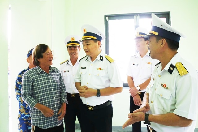 Nhiều gia đình nhận nhà mới trong ‘Chiến dịch Quang Trung’- Ảnh 3.