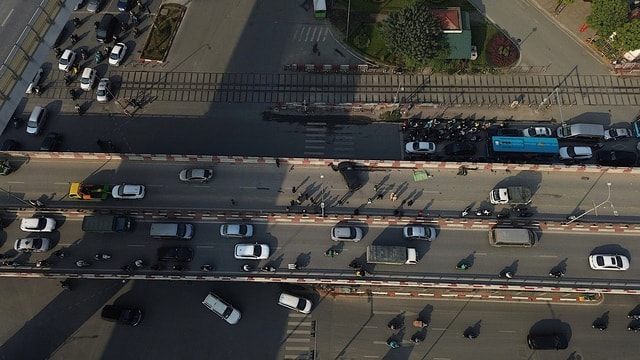 Nữ tài xế buồn ngủ, đạp nhầm chân ga gây tai nạn trên cầu vượt Vọng, một người tử vong- Ảnh 2. Nữ tài xế buồn ngủ, đạp nhầm chân ga gây tai nạn trên cầu vượt Vọng, một người tử vong- Ảnh 2.