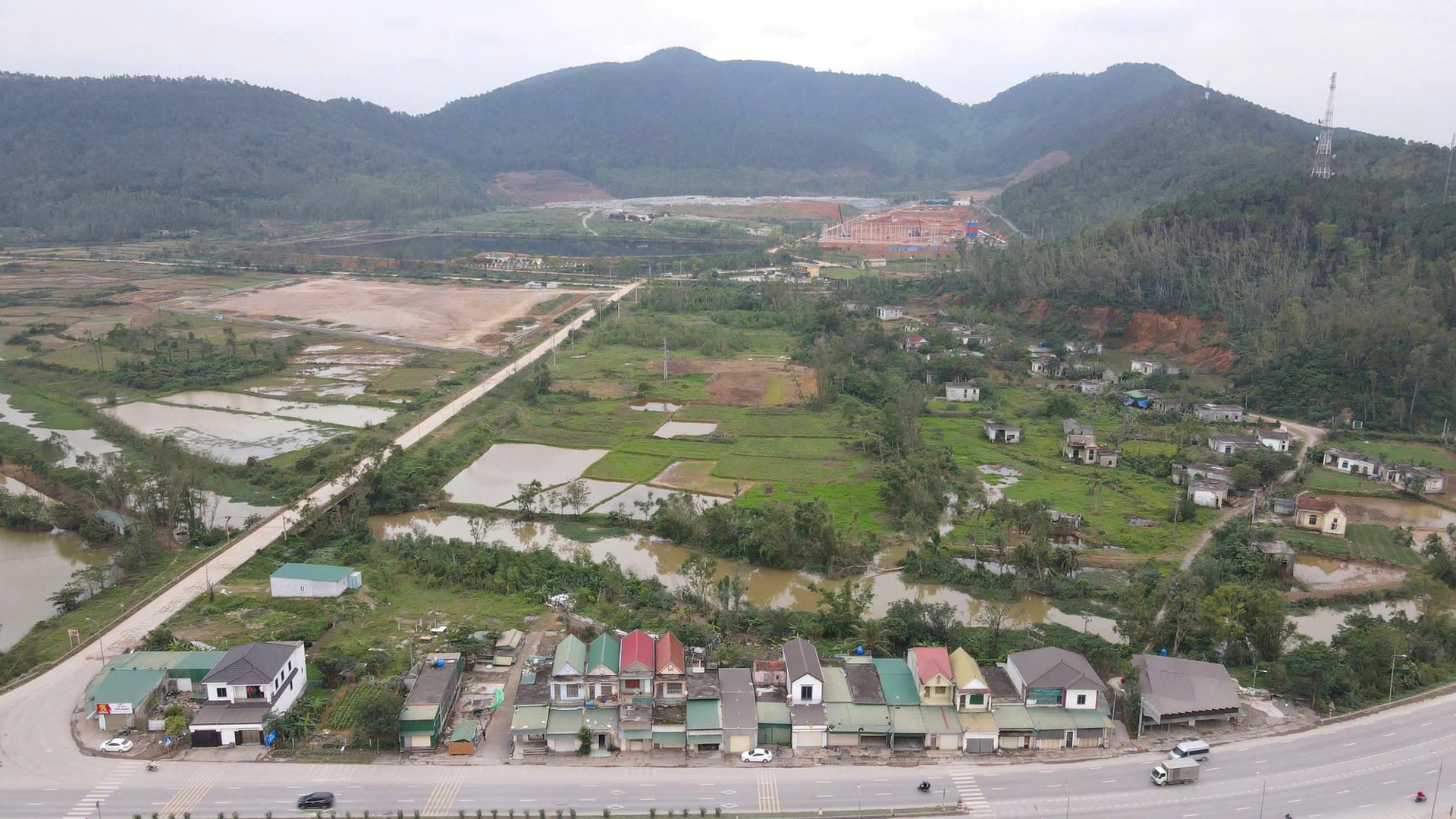 Hơn 10 năm chịu đựng ô nhiễm từ bãi rác lớn nhất Nghệ An- Ảnh 1.