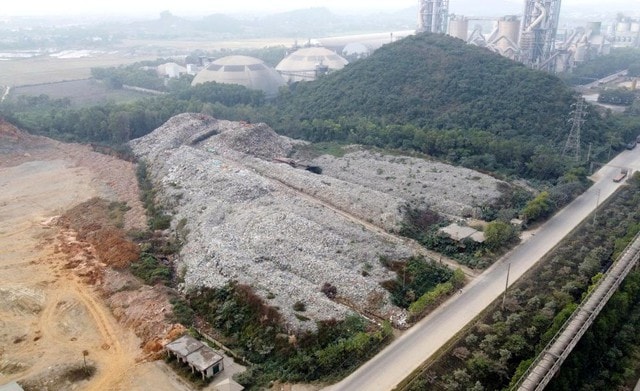 Dân ‘ngạt thở’ bên bãi rác Núi Voi- Ảnh 1.