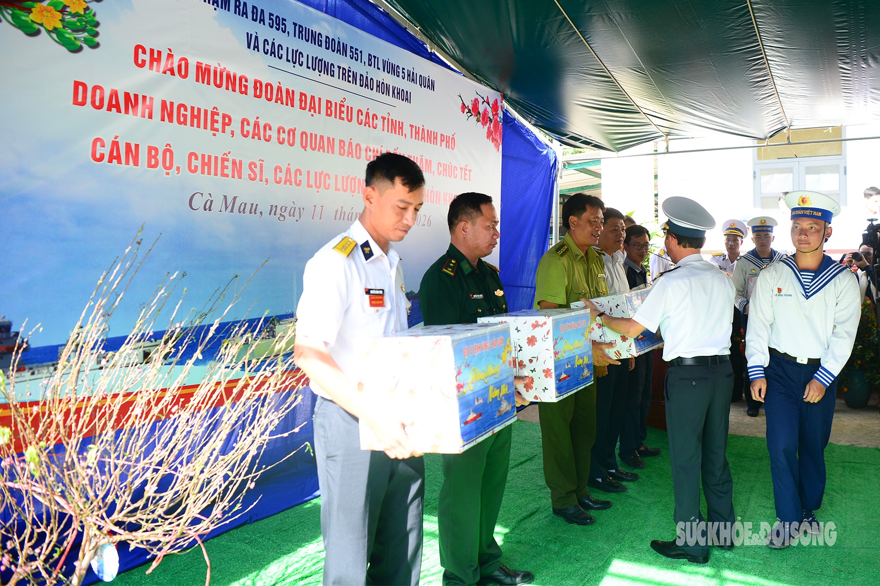 Thăm, chúc Tết cán bộ, chiến sĩ đảo Hòn Khoai- Ảnh 3.