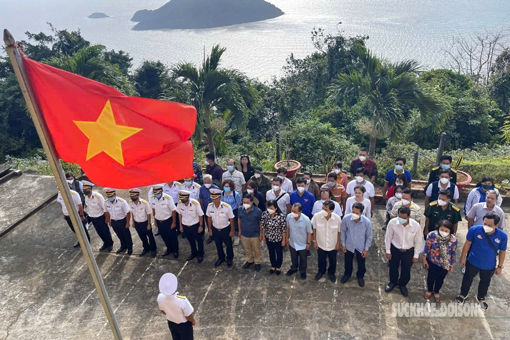 Thăm, chúc Tết cán bộ, chiến sĩ đảo Hòn Khoai- Ảnh 1.