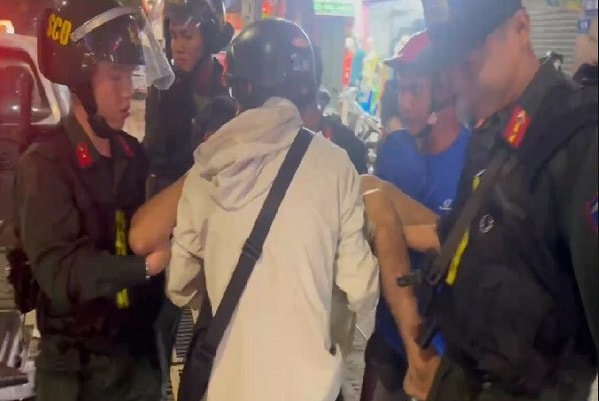 Tuần tra đêm, Cảnh sát cơ động cứu người trong ‘thời gian vàng’- Ảnh 3.