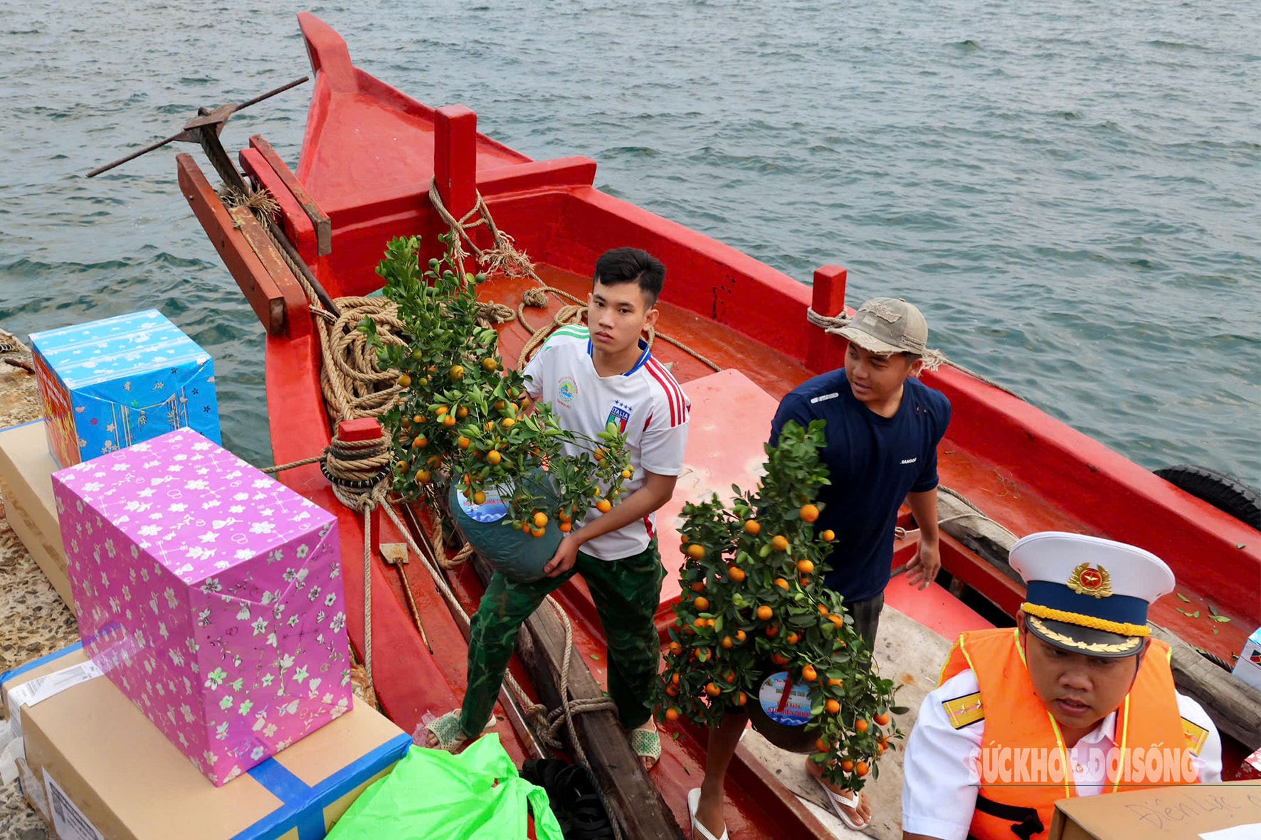 Ấm áp tình quân dân trên đảo Hòn Chuối- Ảnh 2.