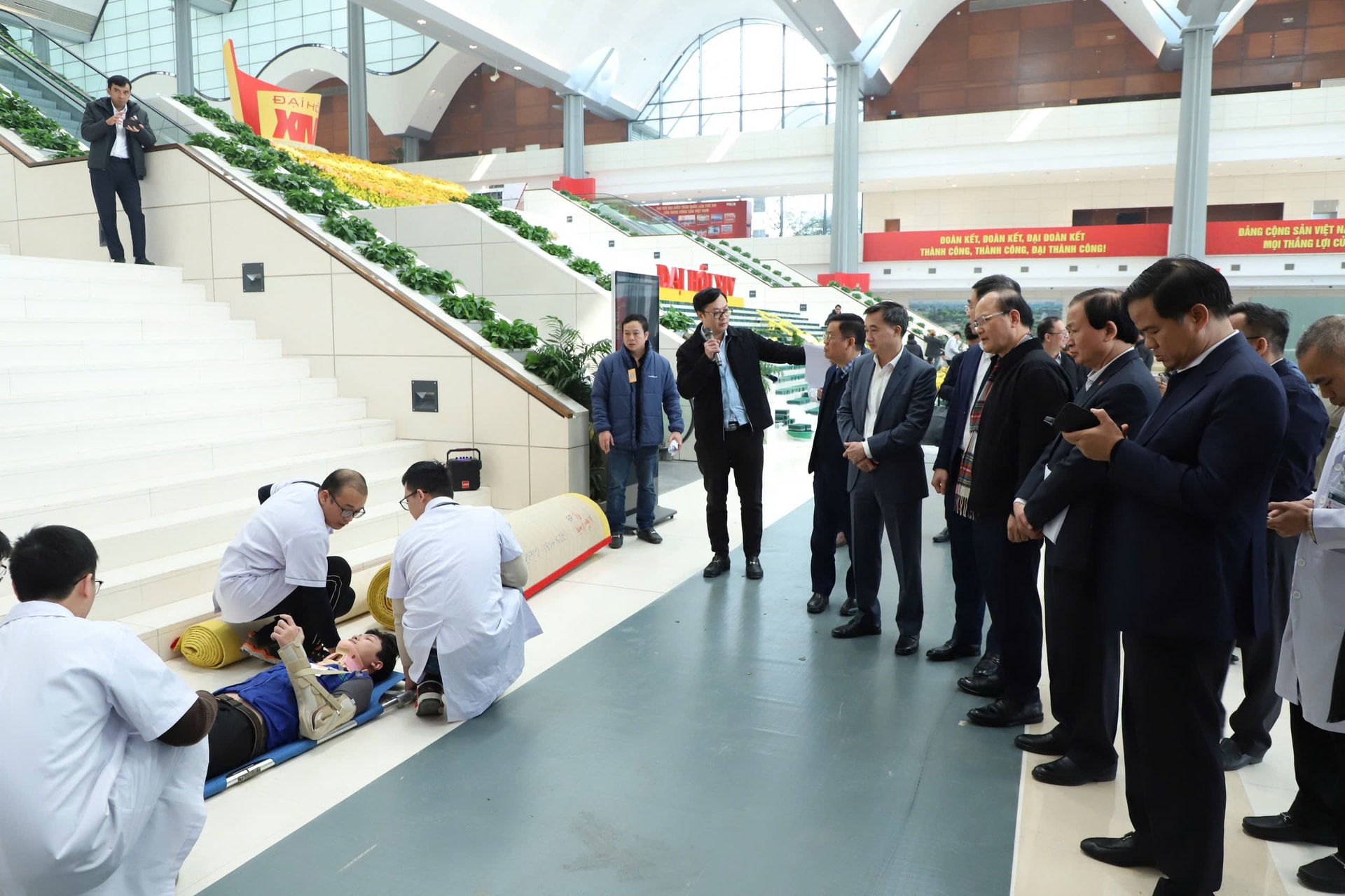 Diễn tập đảm bảo công tác y tế phục vụ Đại hội Đại biểu toàn quốc lần thứ XIV của Đảng- Ảnh 6.