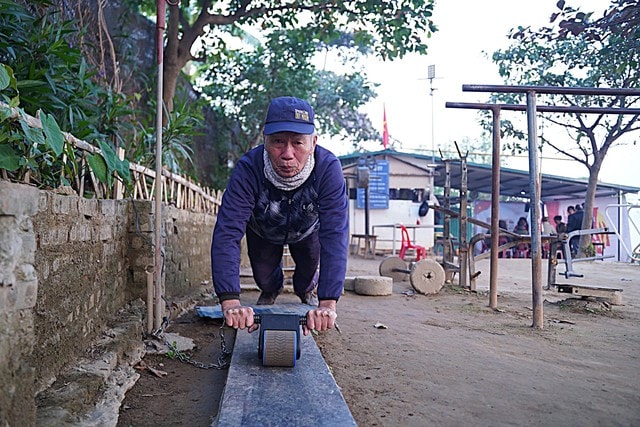 Người Hà Nội vẫn xuống sông Hồng bơi dù đang giữa mùa đông rét buốt- Ảnh 5.