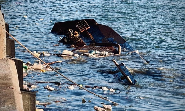 Tàu nạo vét ở Lâm Đồng vừa hạ thuỷ hôm trước, hôm sau bị chìm- Ảnh 1.