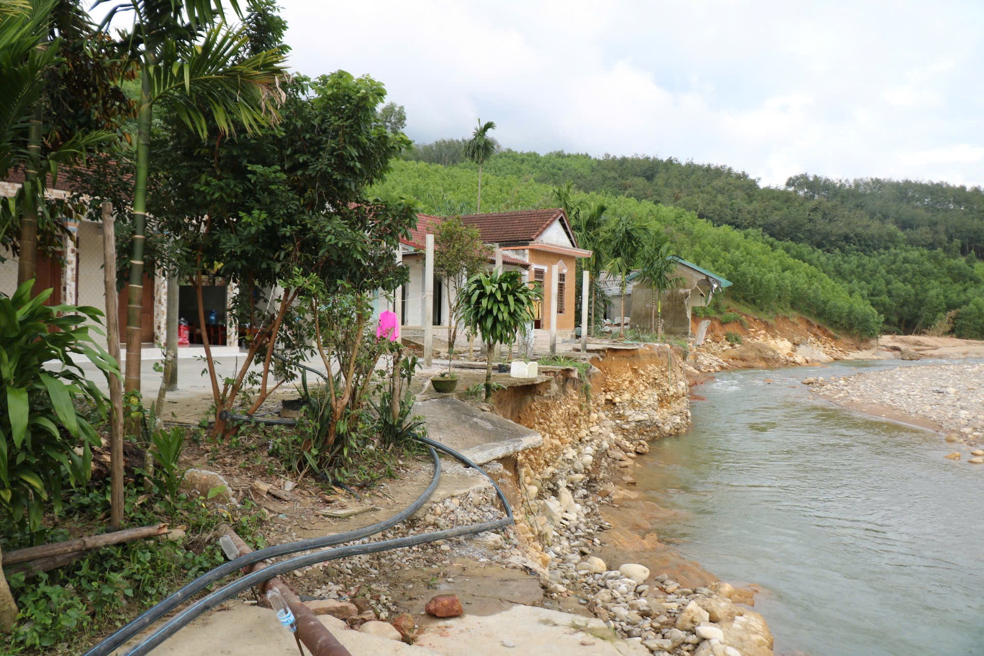 Người dân vùng sạt lở ở Huế đón niềm vui an cư khi 'Chiến dịch Quang Trung' về đích sớm- Ảnh 1.