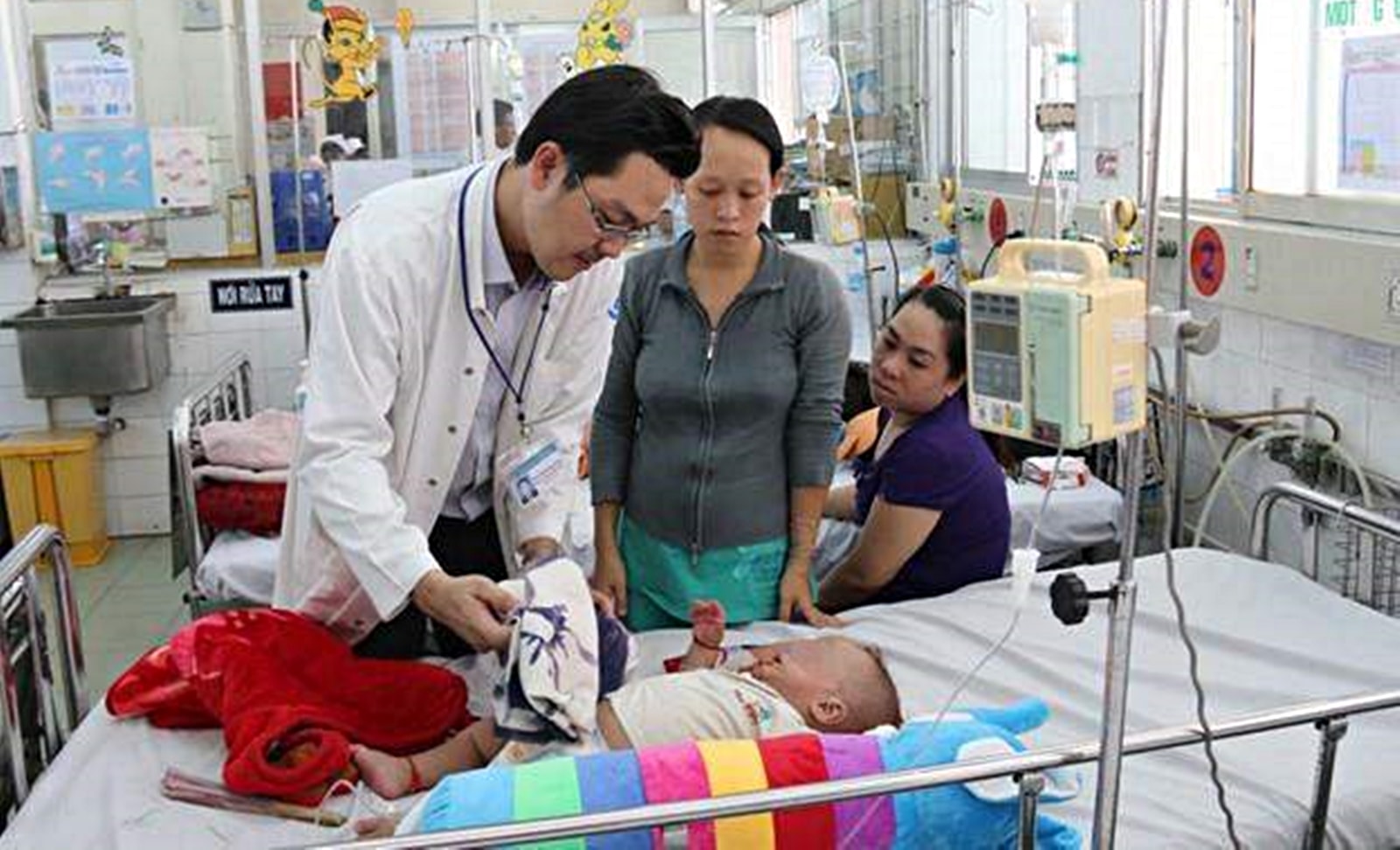 Ca sốt xuất huyết, tay chân miệng nặng tại TP Hồ Chí Minh ở mức cao, Bộ Y tế đề nghị xử lý triệt để ổ dịch- Ảnh 1.