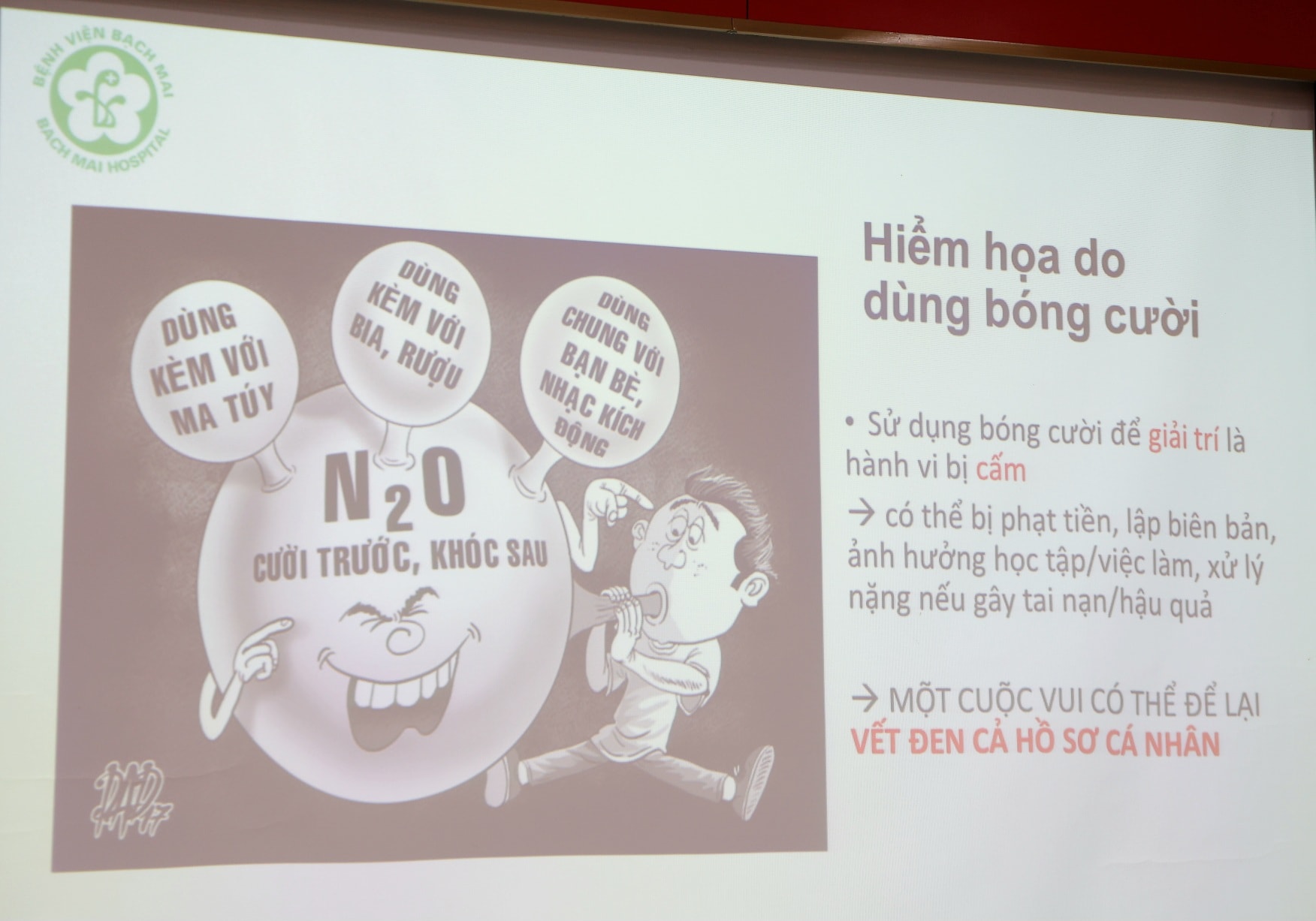 Hy hữu: Nữ sinh đến viện tâm thần khám vẫn mang theo 'bình khí cười' để phòng lên cơn nghiện- Ảnh 3.