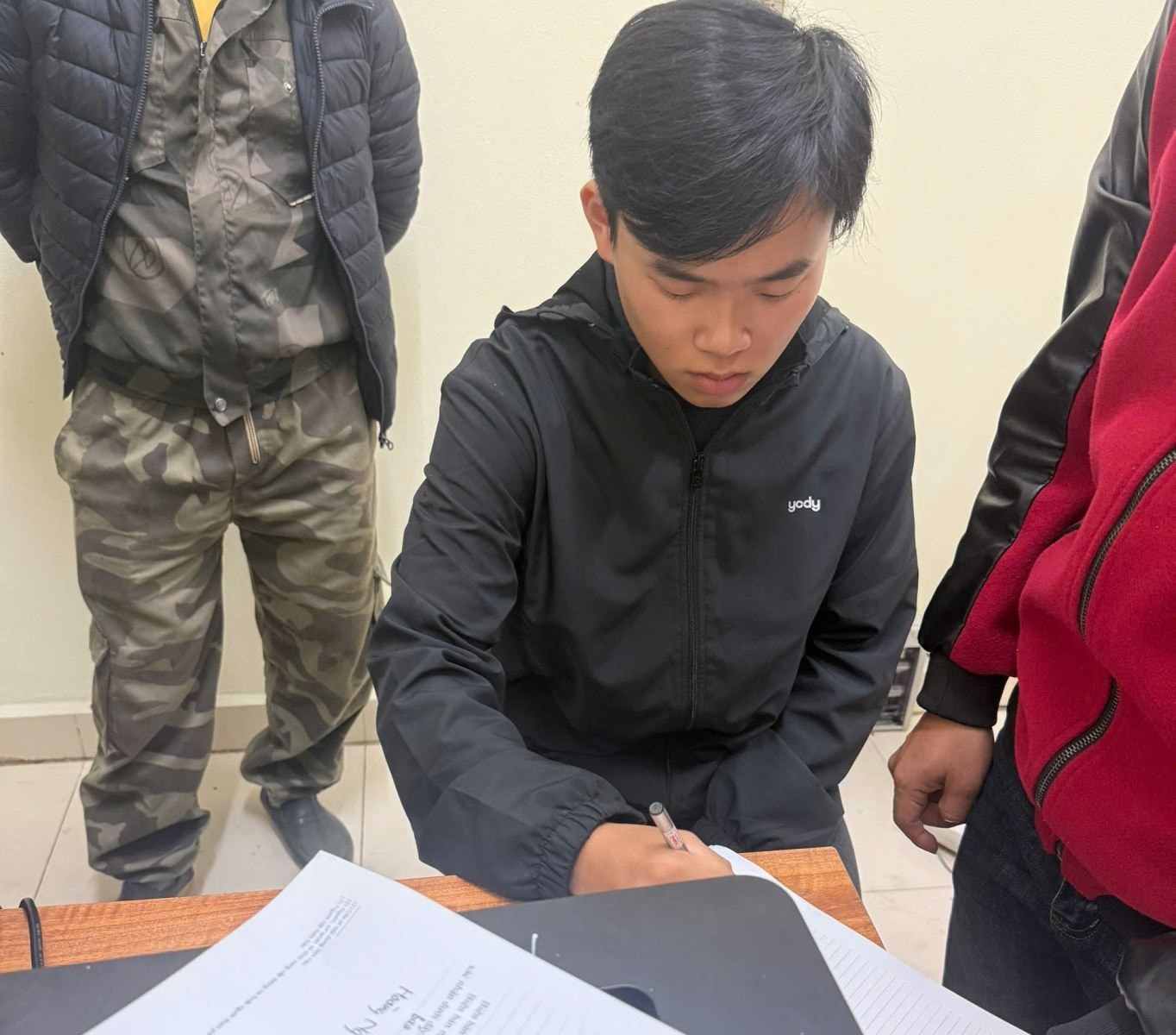 Trà trộn vào các đám cưới, gã thanh niên trộm hơn 100 triệu đồng của gia chủ- Ảnh 1. Trà trộn vào các đám cưới, gã thanh niên trộm hơn 100 triệu đồng của gia chủ- Ảnh 1.