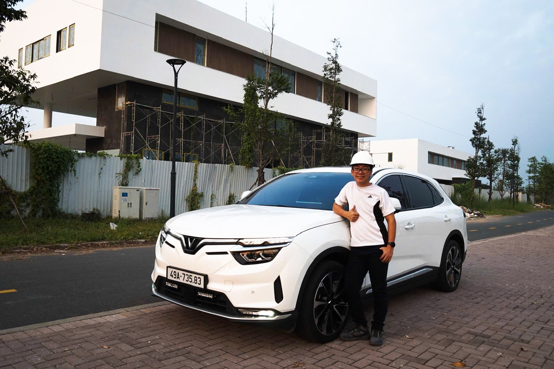 Anh Nguyễn Phương Hoàng Dũng hài lòng khi sở hữu VF 8.