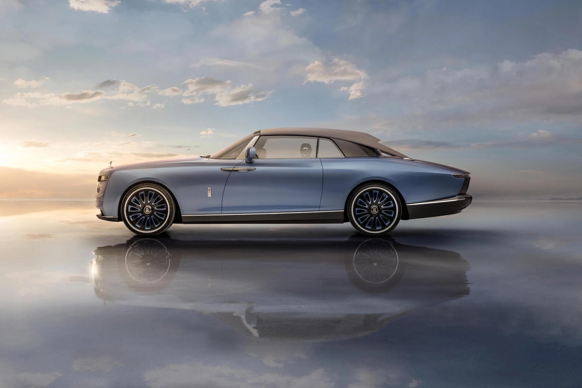 Mẫu Rolls-Royce Boat Tail trị giá 28 triệu USD (khoảng 735 tỷ đồng). (Ảnh: Supercar Blondie)