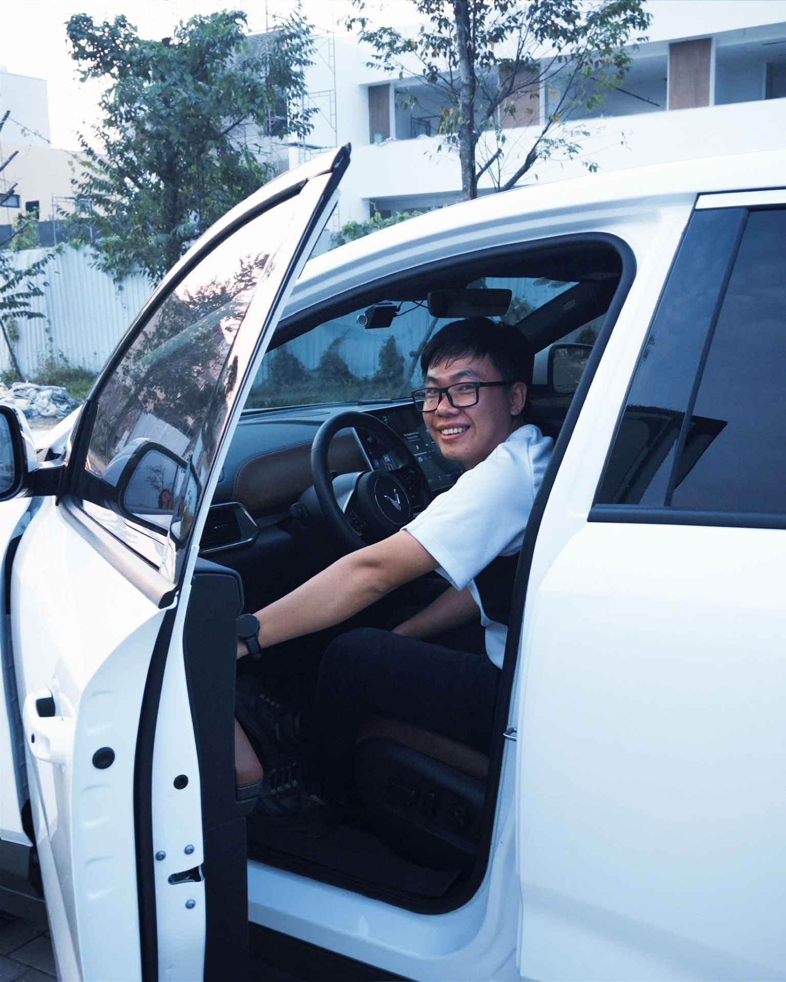 Chiếc VF 8 đáp ứng nhiều nhu cầu sử dụng của anh Dũng.