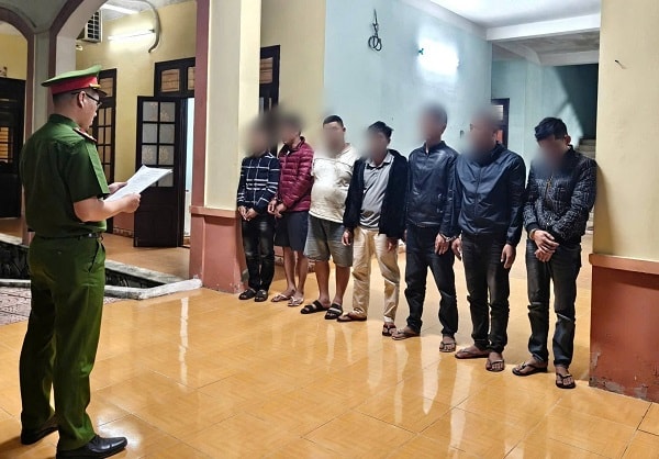 Bắt giữ 7 đối tượng đánh bạc dưới hình thức lắc bầu cua ở Đà Nẵng- Ảnh 2. Bắt giữ 7 đối tượng đánh bạc dưới hình thức lắc bầu cua ở Đà Nẵng- Ảnh 2.