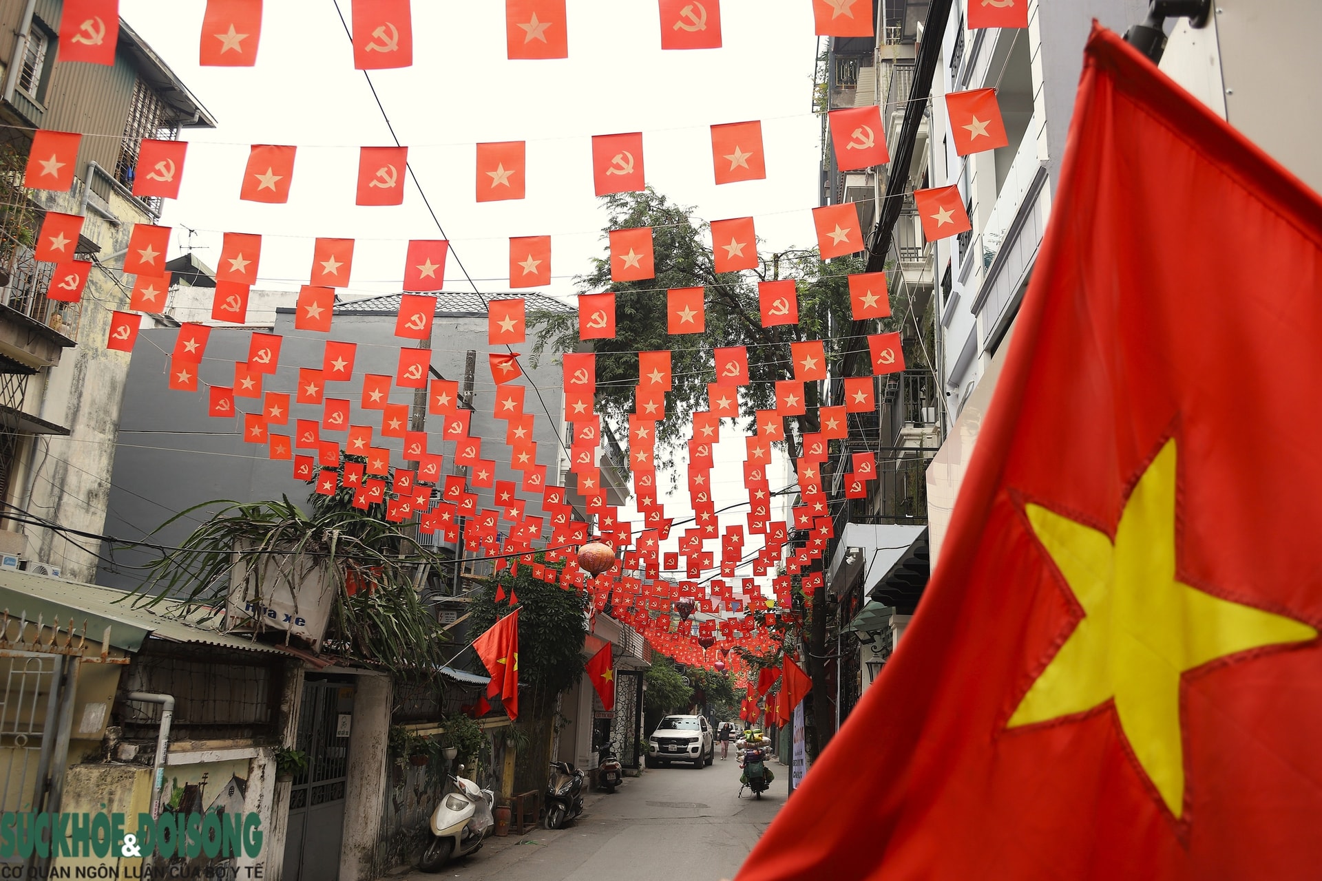 Hà Nội rực rỡ sắc cờ chào mừng Đại hội XIV của Đảng- Ảnh 15.