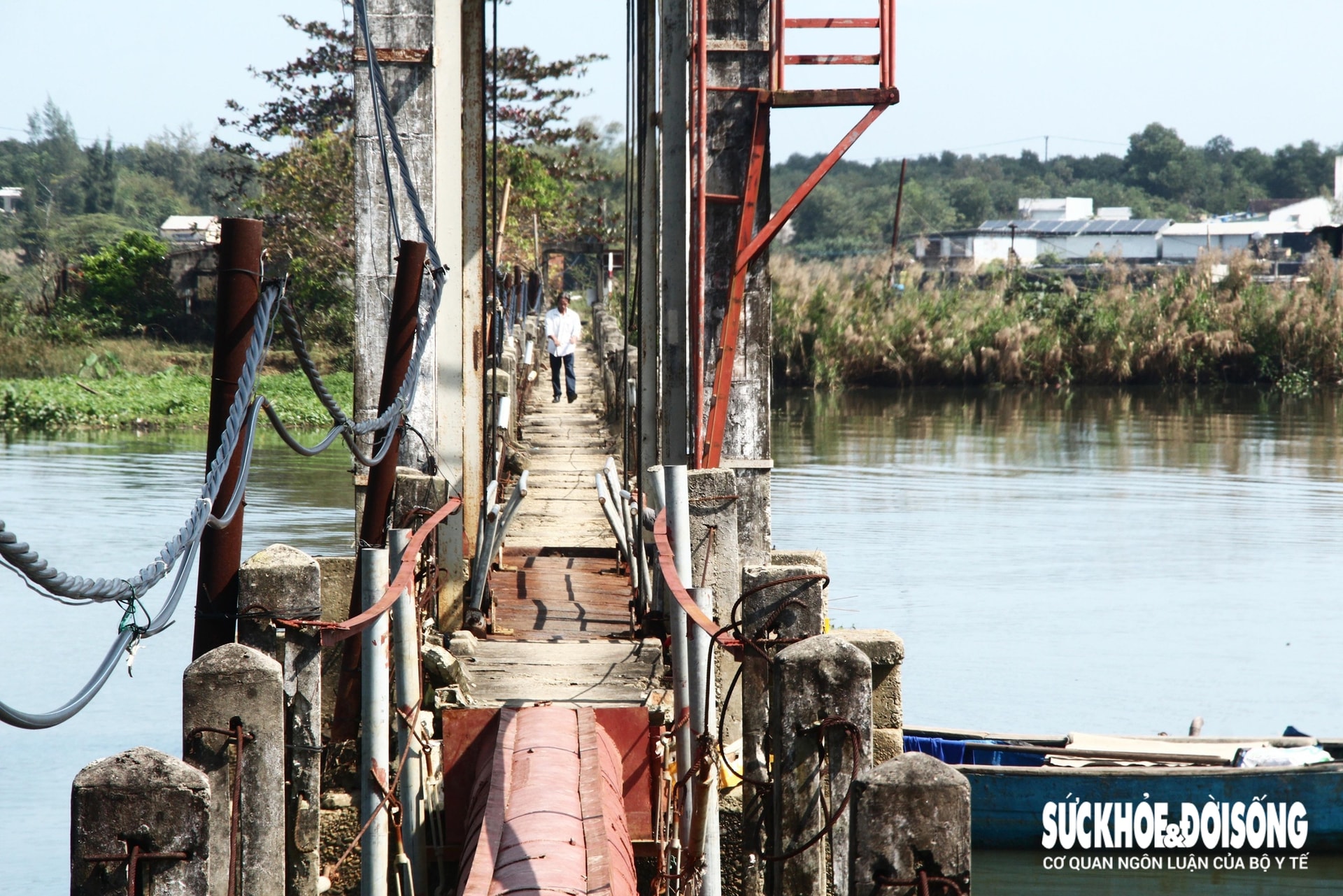 Cận cảnh 'cầu vĩnh biệt' chờ ngày bị xóa sổ sau hơn 40 năm tồn tại- Ảnh 1.