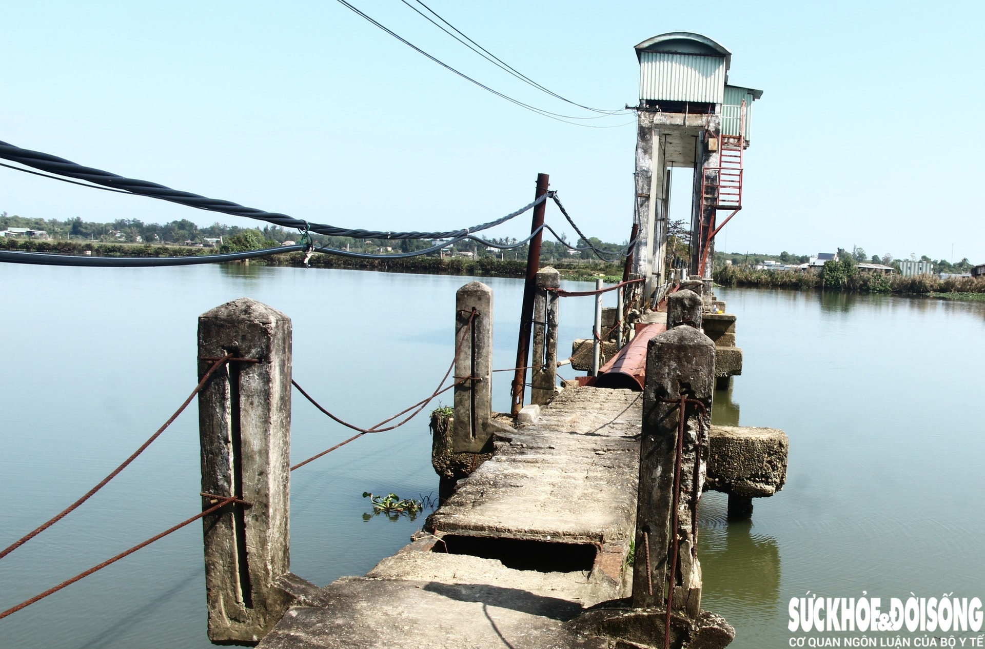 Cận cảnh 'cầu vĩnh biệt' chờ ngày bị xóa sổ sau hơn 40 năm tồn tại- Ảnh 3.