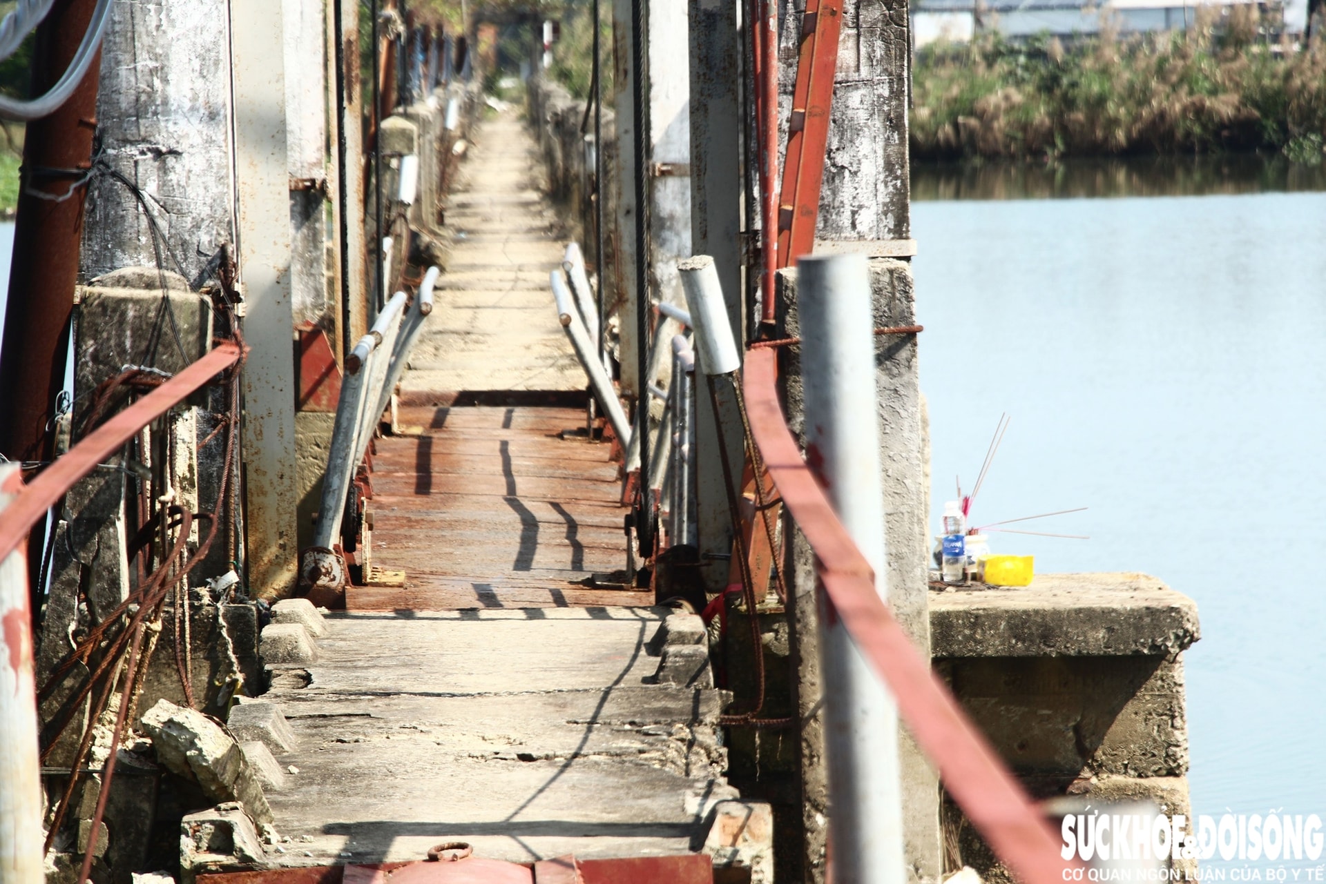 Cận cảnh 'cầu vĩnh biệt' chờ ngày bị xóa sổ sau hơn 40 năm tồn tại- Ảnh 6.