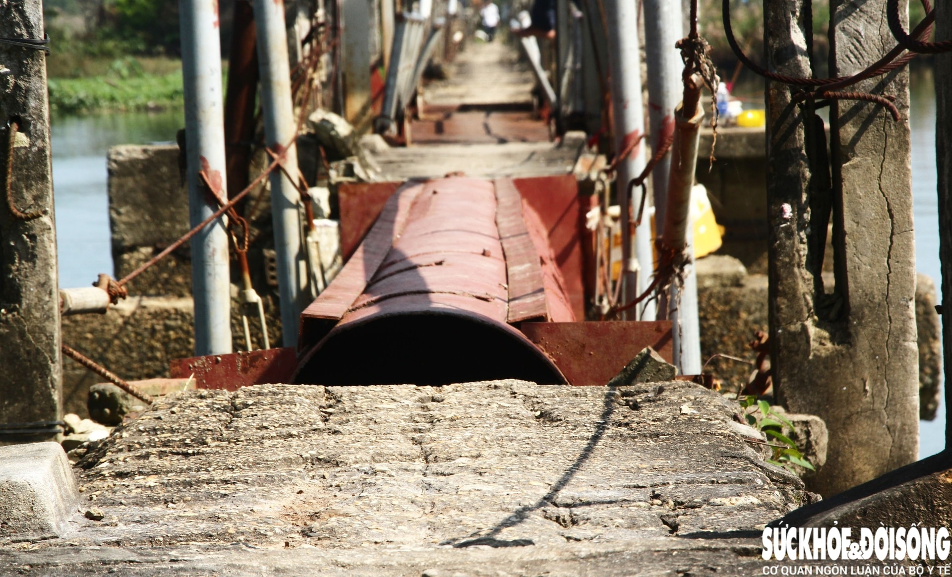 Cận cảnh 'cầu vĩnh biệt' chờ ngày bị xóa sổ sau hơn 40 năm tồn tại- Ảnh 8.